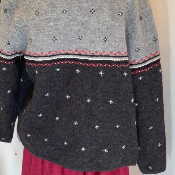Woolrich Onyx Heather Zip front Wool Sweater with hood. Size Medium - Picture 6 of 11